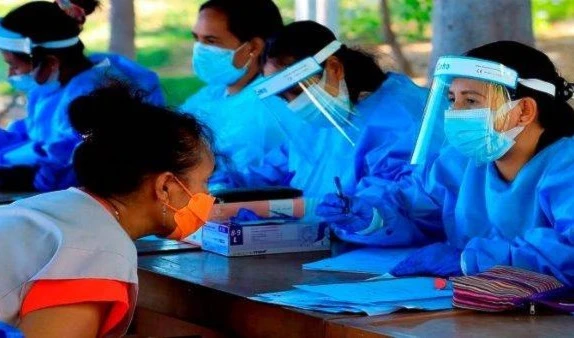 Disminuyen contagios de Covid-19 en el mundo