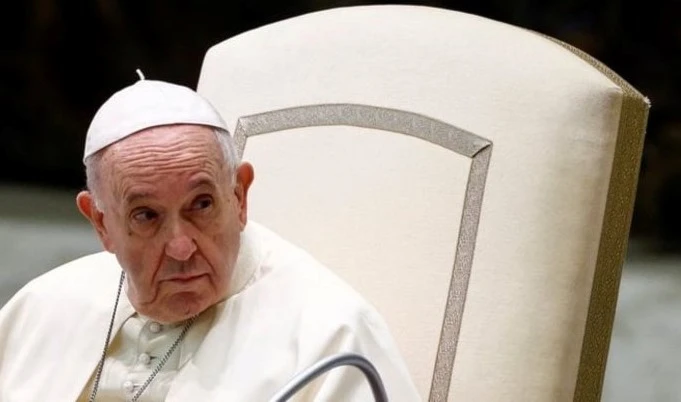 Afganistán: Rezo del papa Francisco, Italia muda embajada y bonanza para traficantes de armas