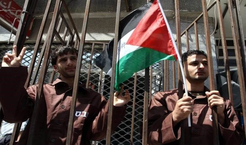 Más de 600 prisioneros palestinos sufren enfermedades. Más de 600 prisioneros palestinos sufren enfermedades.