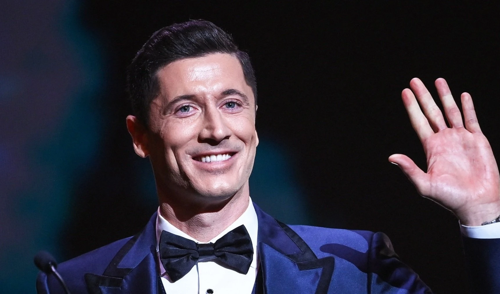Delantero polaco Robert Lewandowski recibe premio The Best