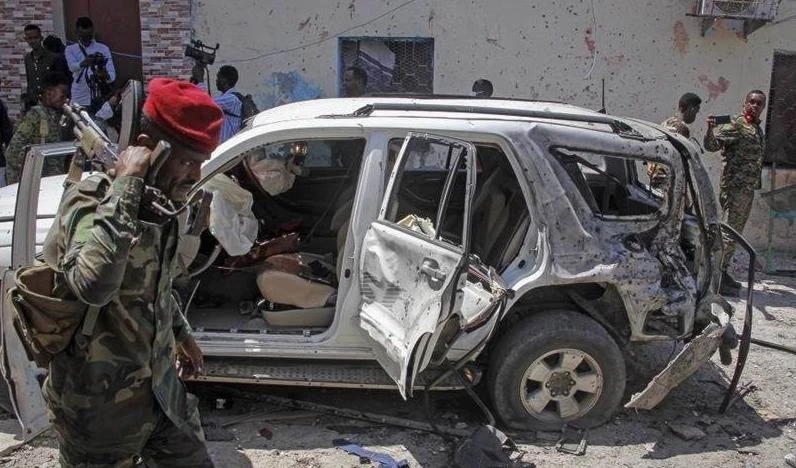 Terrorista suicida de Al-Shabaab mata a cuatro personas en Somalia.