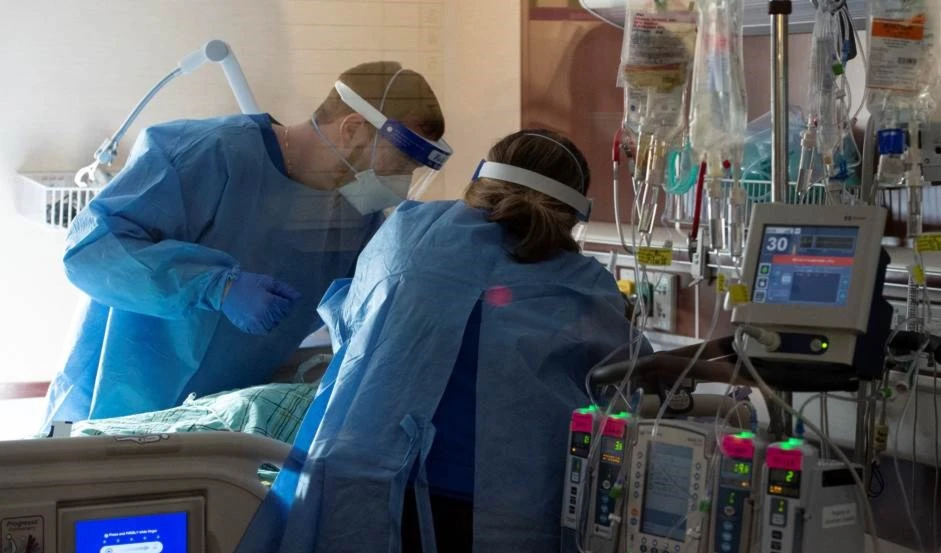 Muertes por COVID-19 en EE.UU. llegan a casi 4 mil en 24 horas.