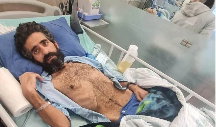 El prisionero Hisham Abu Hawash continúa su huelga y está "al borde de la muerte".