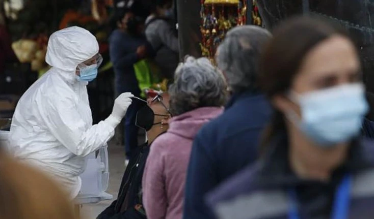 Chile registra 100 mil casos activos de COVID-19 Chile registra 100 mil casos activos de COVID-19