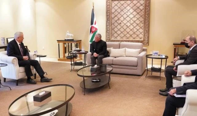 Ministro de Defensa israelí se reúne con el rey jordano. Ministro de Defensa israelí se reúne con el rey jordano.