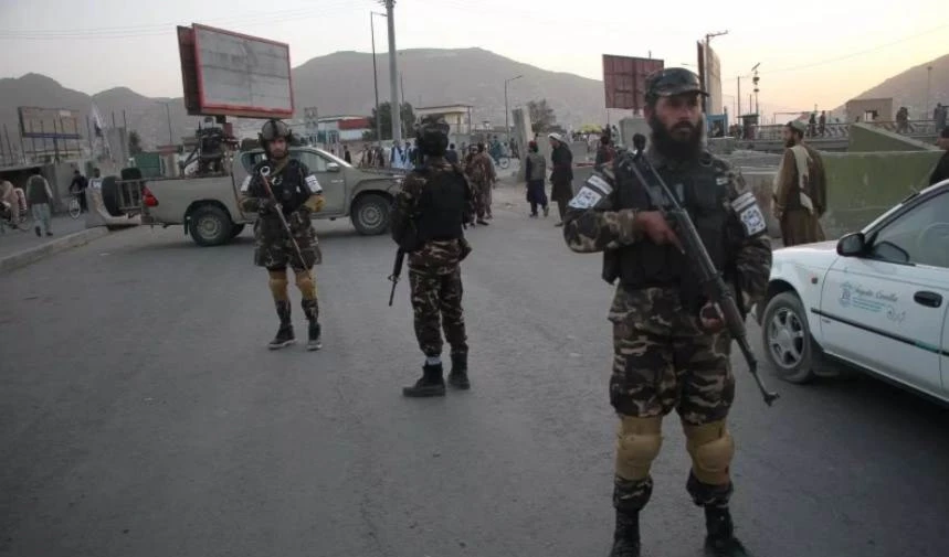 Los talibán abogan por la vía diplomática para resolver tensiones fronterizas con Pakistán.