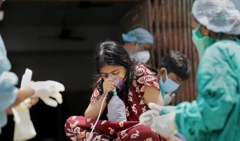 India registró casi 142 mil nuevos casos de COVID-19.