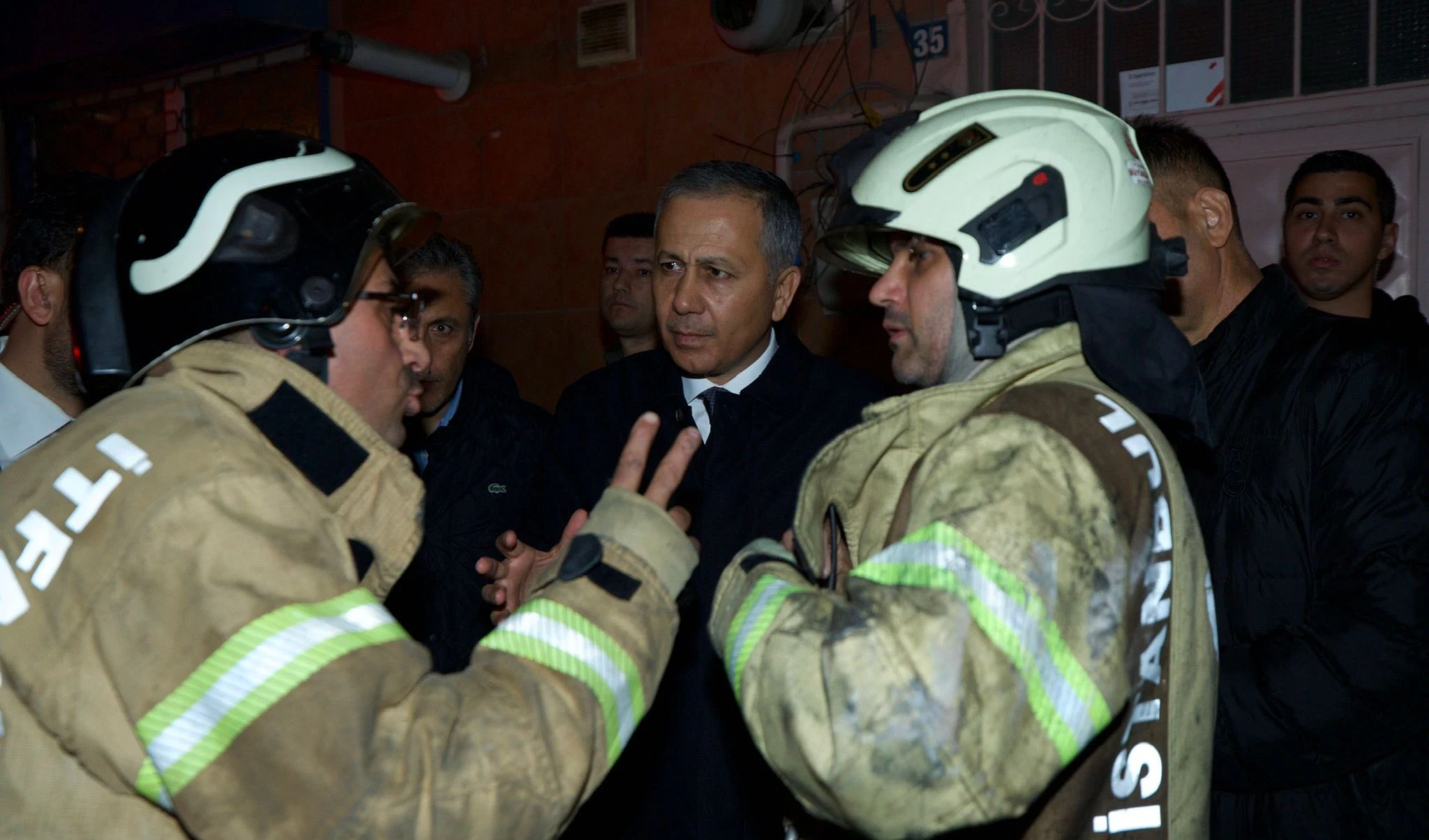 Explosión en edificio de Estambul causa tres fallecidos