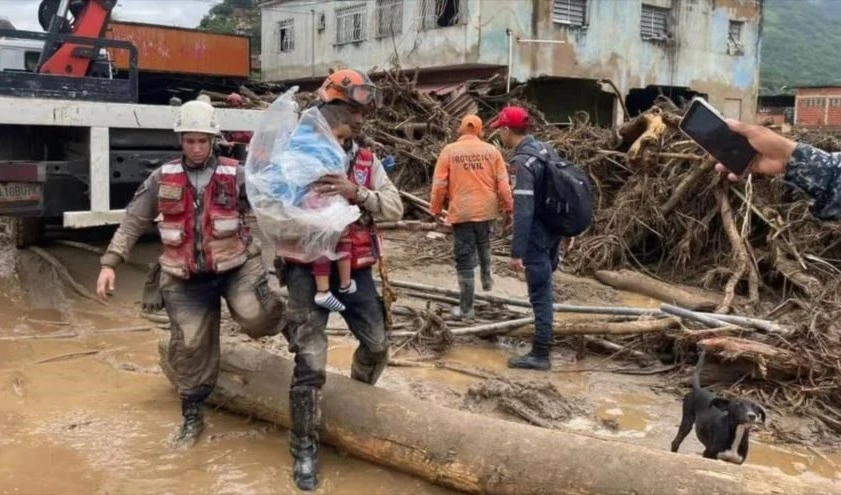 Avanzan labores de rescate en Las Tejerías, Venezuela