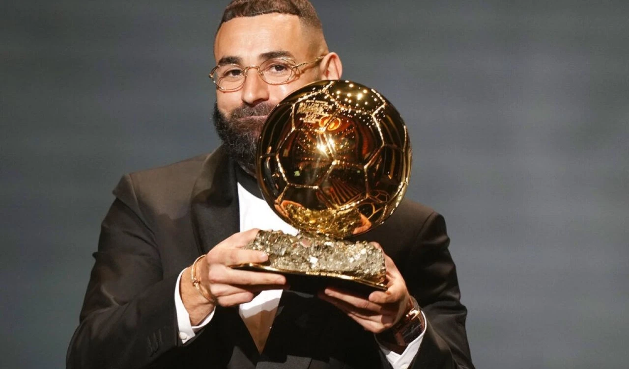 Estrellas del fútbol felicitan a Benzema por su Balón de Oro