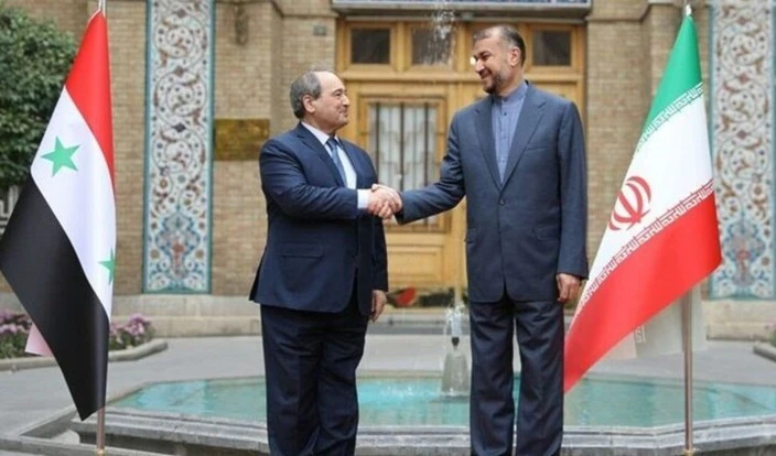 El canciller iraní, Hossein Amir Abdullahian, y su homólogo sirio, Faisal Miqdad.