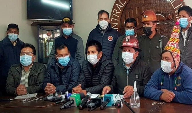 Las organizaciones demandaron que se investigue la muerte de un trabajador por grupos de la derecha.