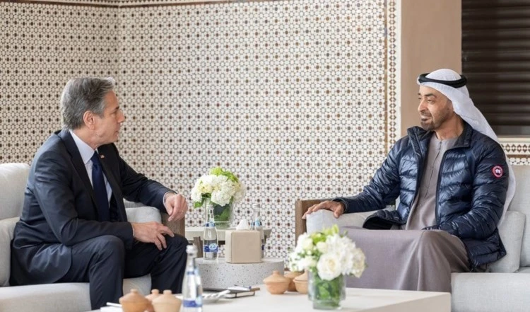 Encuentro entre Blinken y el presidente de los Emiratos Árabes Unidos, Mohammed bin Zayed Al Nahyan.