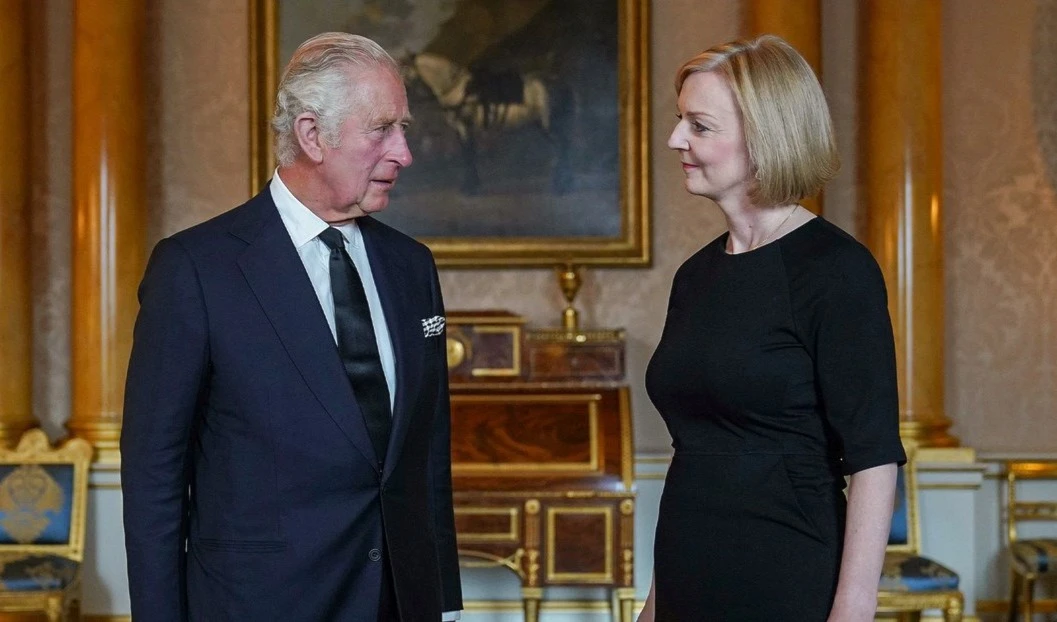 Audiencia del rey Carlos III con la primera ministra Liz Truss. Foto: AP.