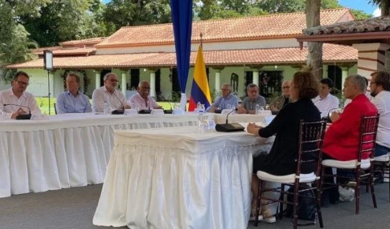 Gobierno de Colombia y ELN reinstalaron en Caracas los diálogos de paz. Gobierno de Colombia y ELN reinstalaron en Caracas los diálogos de paz.