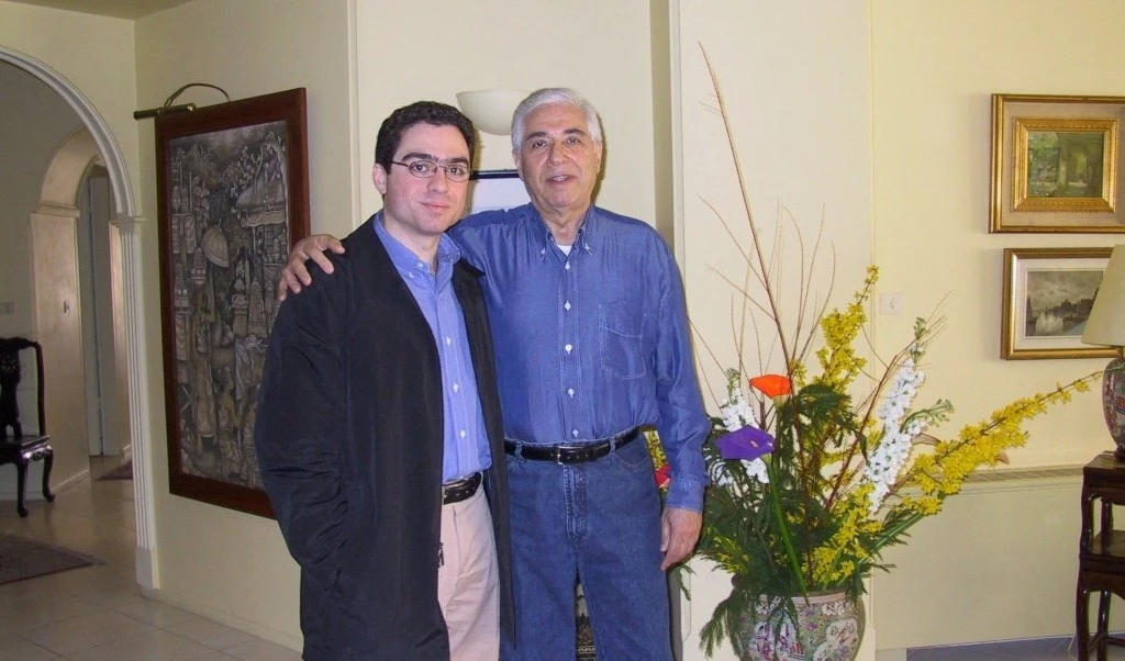 El ciudadano estadounidense Baquer Namazi y su hijo lograron salir de Irán tras culminar su sentencia de cárcel por espionaje.