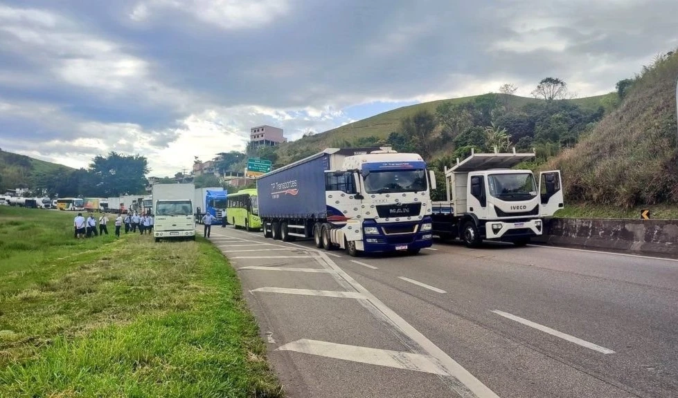 Camioneros bolsonaristas bloquearon entrada de 18 estados en protesta por la victoria de Lula.