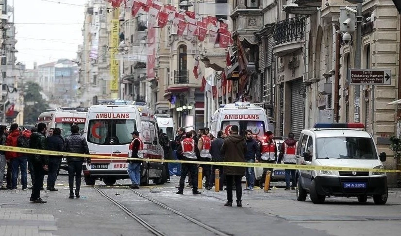 Desolación y muerte por explosión en calle de Estambul, Turquía Desolación y muerte por explosión en calle de Estambul, Turquía