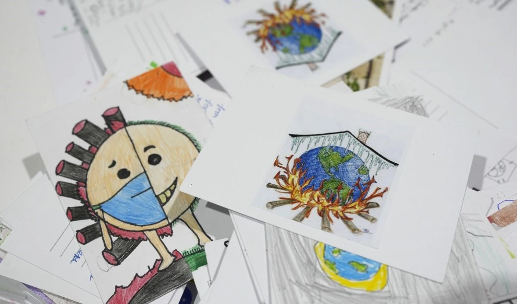 Dibujos del Pabellón de la Juventud en la COP27 en Sharm el-Sheikh (Egipto). Foto: AP.