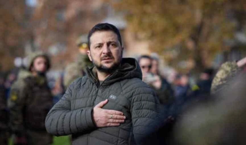 Zelensky hace "sufrir" a los ucranianos: Exprimer ministro de Japón