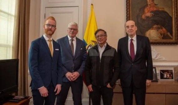 Gustavo Petro comprometido a luchar por libertad de Julián Assange