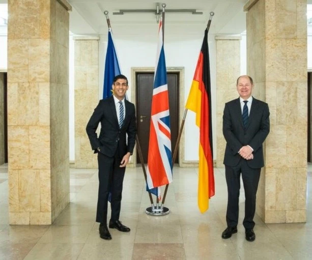 Cuando prácticamente está por finalizar el año 2022, las dos principales locomotoras de Europa Occidental, Alemania y Gran Bretaña se hallan en una situación económica bastante engorrosa. Cuando prácticamente está por finalizar el año 2022, las dos principales locomotoras de Europa Occidental, Alemania y Gran Bretaña se hallan en una situación económica bastante engorrosa.