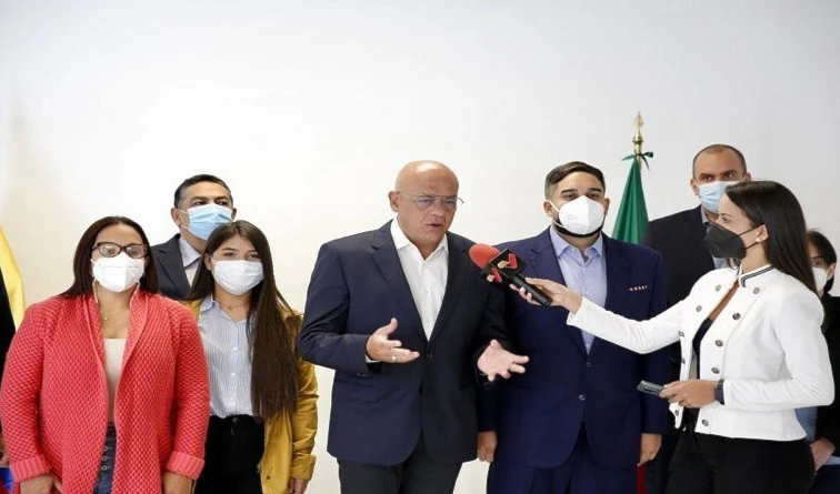 Jorge Rodríguez, representante de la delegación oficial, señaló que el reinicio del proceso de diálogo nacional se regirá por la metodología establecida en el Memorando de Entendimiento firmado en México en agosto de 2021.