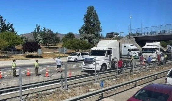 Chile: Invocan ley de seguridad para enfrentar huelga de camioneros