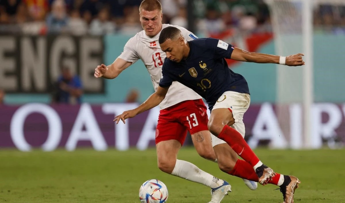 Didier Deschamps celebra avance de Francia a octavos de final