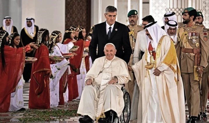 Papa Francisco visita Bahrein.