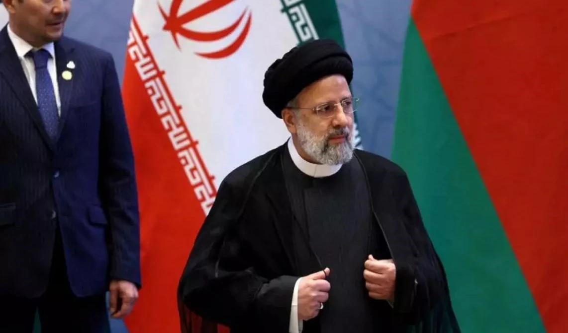 Ebrahim Raisi explicó a los jóvenes sobre las diferencias entre disturbios y protestas.