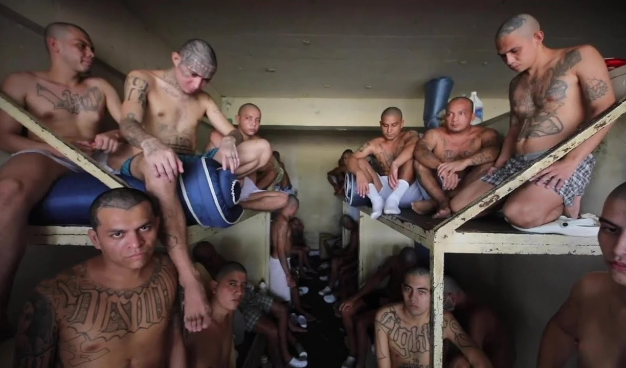 Hacinamiento en cárceles salvadoreñas.