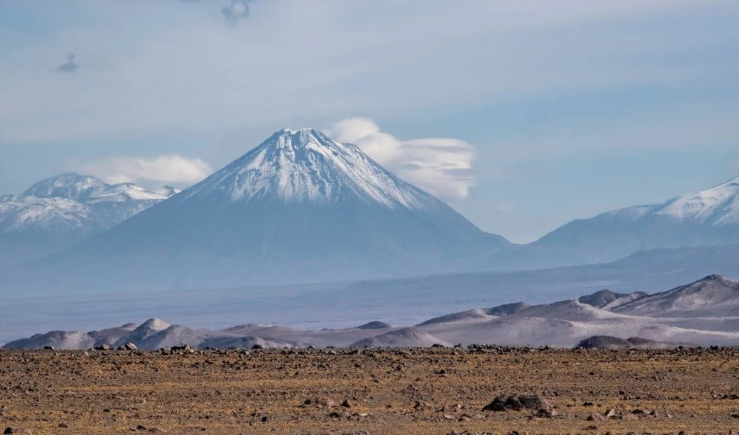 Chile permanece en alerta tras erupción en el volcán Láscar. Foto tomada de RT.