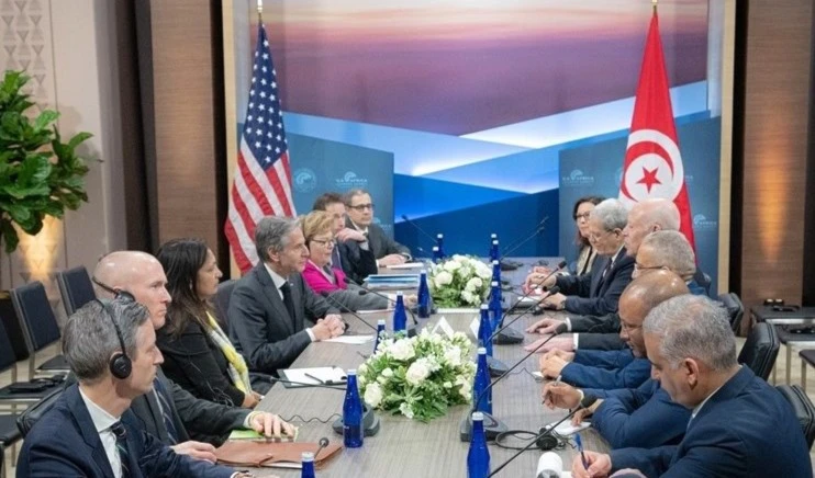 Presidente de Túnez defiende su decisión de disolver el Parlamento