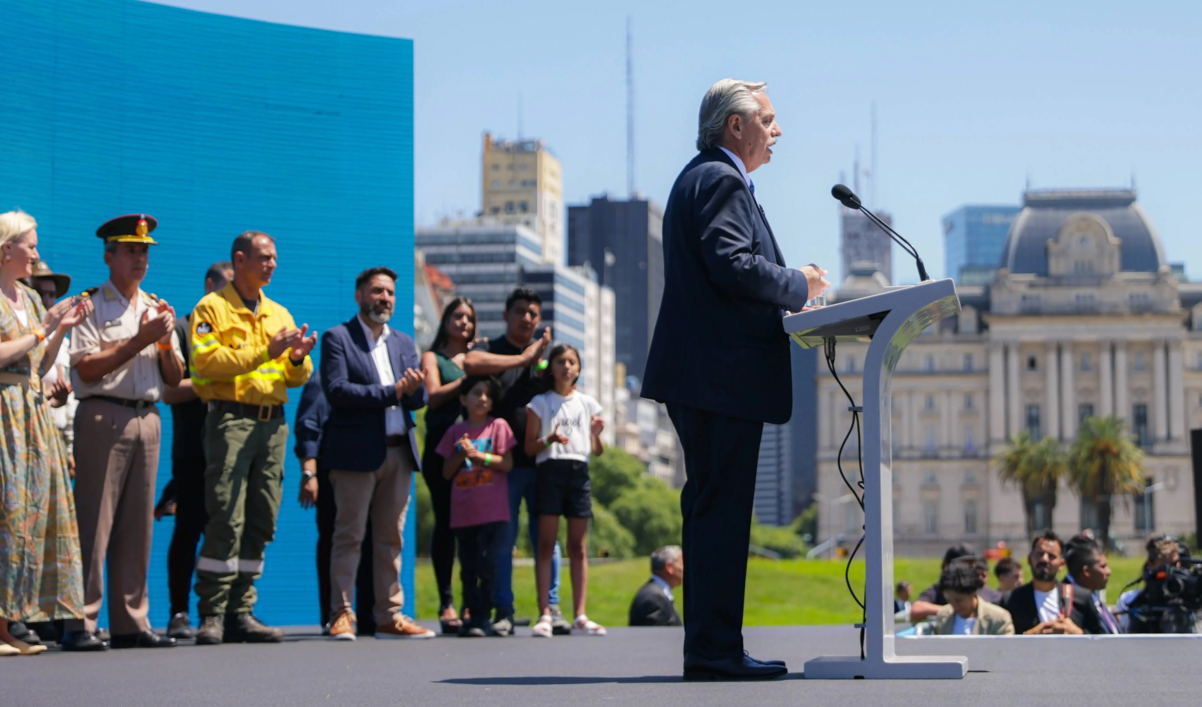 Presidente argentino resalta logros alcanzados en tres años de gestión
