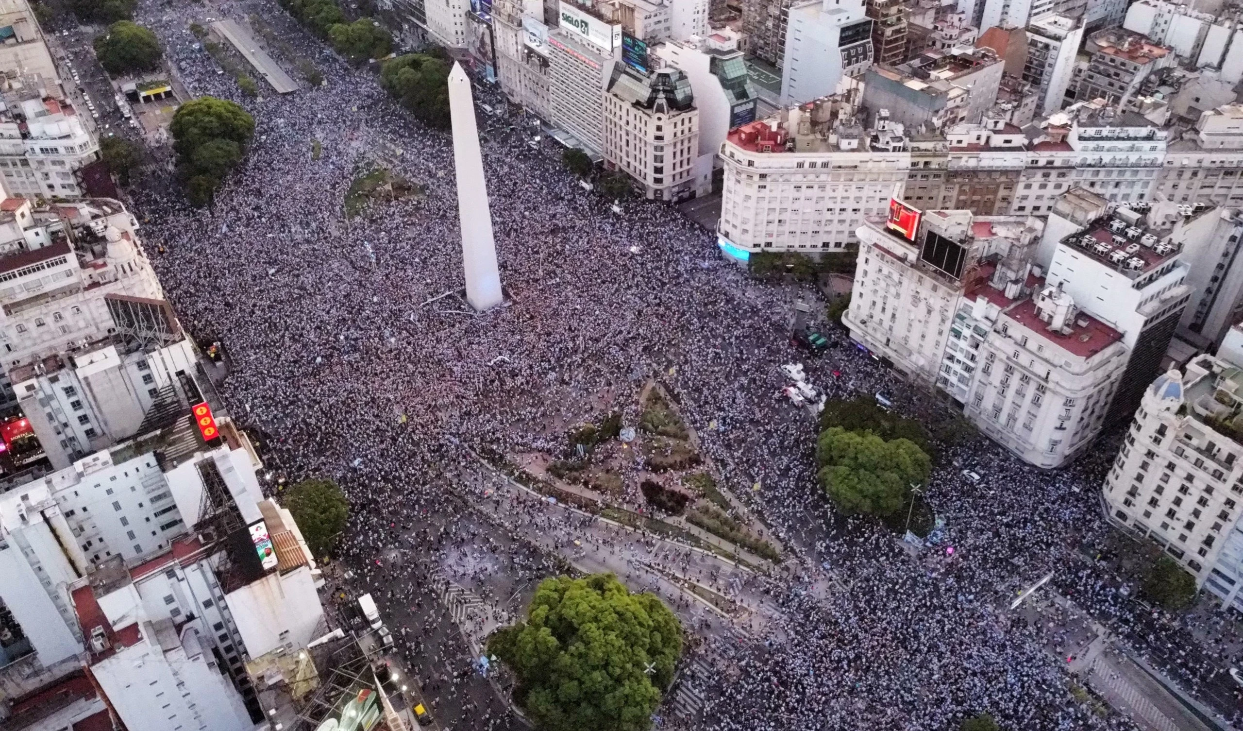 Argentinos aspiran a levantar la Copa en Qatar