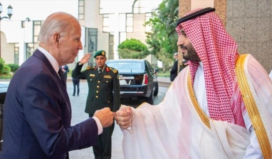 Yemen asegura que Joe Biden miente sobre sus intenciones de poner fin a la guerra en Yemen, pues mientras promete llevar la paz a ese país, mantiene relaciones amigables con el gobernante de facto de Arabia Saudita. Yemen asegura que Joe Biden miente sobre sus intenciones de poner fin a la guerra en Yemen, pues mientras promete llevar la paz a ese país, mantiene relaciones amigables con el gobernante de facto de Arabia Saudita.