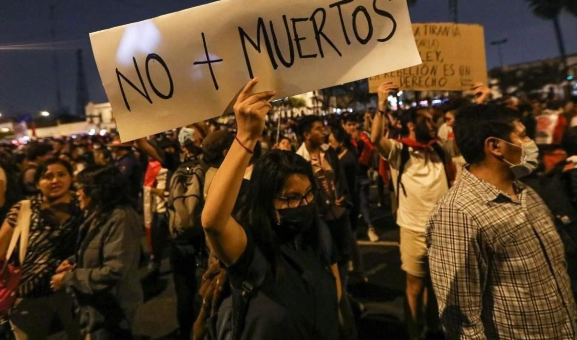 Piden gobernadores de regiones de Perú investigar muertes