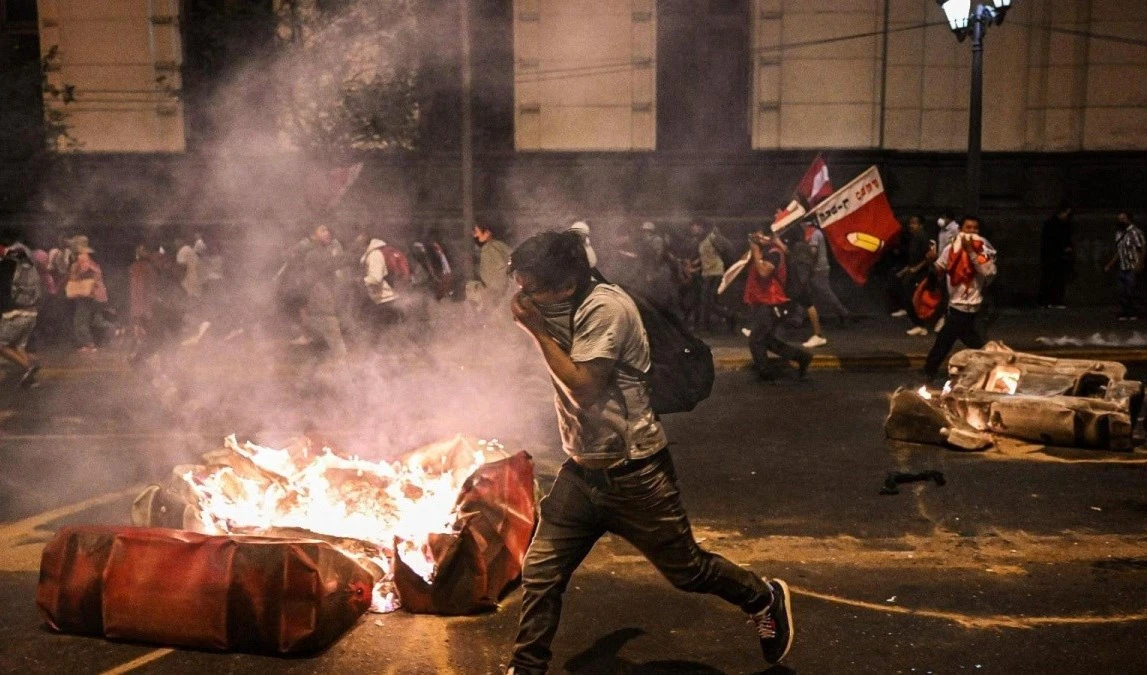 Prosiguen las protestas antigubernamentales en Perú.