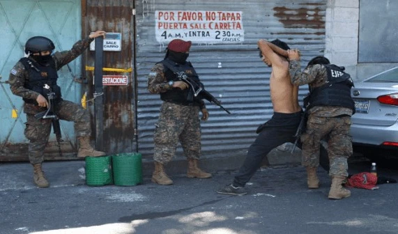 Continúa en El Salvador batalla contra los pandilleros