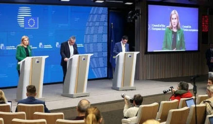 La UE acuerda precio tope al petróleo ruso, 60 dólares por barril