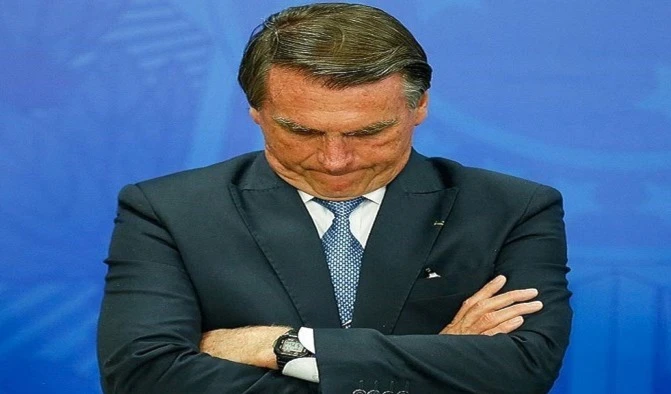 Bolsonaro rompe con la tradición brasileña de entregar la banda presidencial a su sucesor.