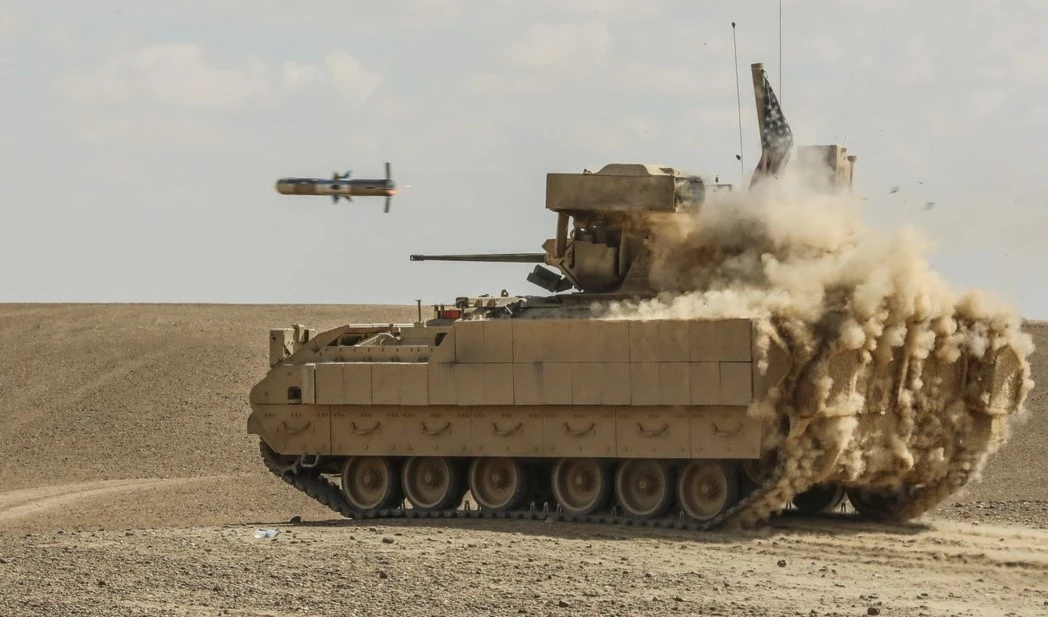 EE.UU. evalúa enviar a Ucrania vehículos de combate de infantería EE.UU. evalúa enviar a Ucrania vehículos de combate de infantería