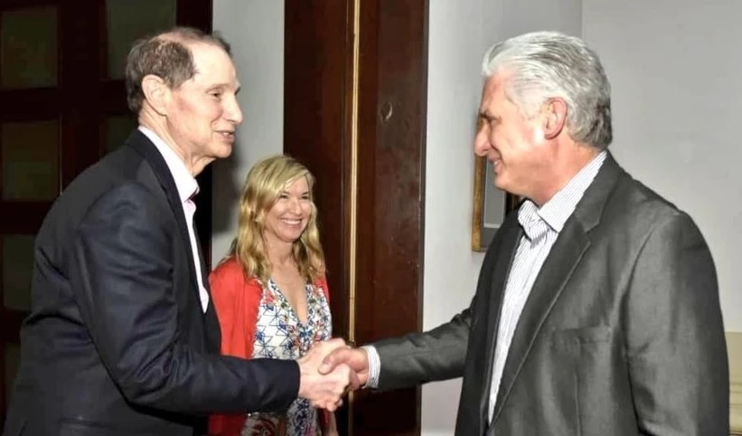 Presidente cubano se reúne con senador demócrata de EE.UU.