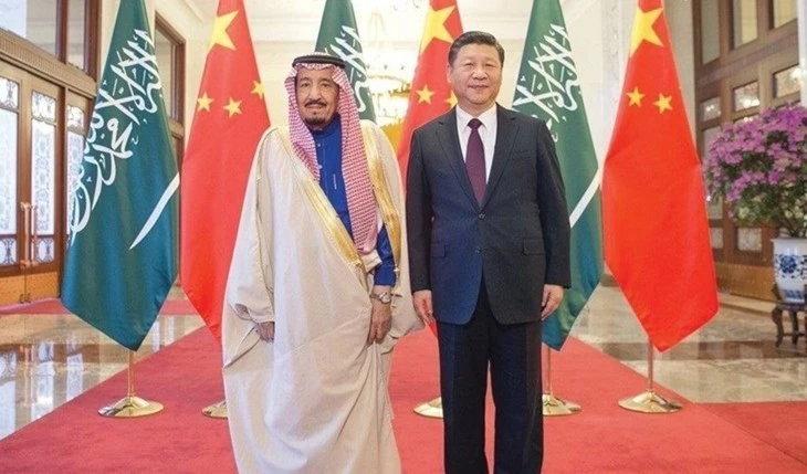 El rey saudita, Salmán bin Abdulaziz, y el presidente chino, Xi Jinping, al término de su encuentro en Riad.