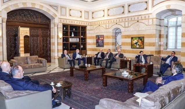 Encuentro del primer ministro Najib Mikati con los ministro en Beirut el 5 de diciembre 2022. Encuentro del primer ministro Najib Mikati con los ministro en Beirut el 5 de diciembre 2022.