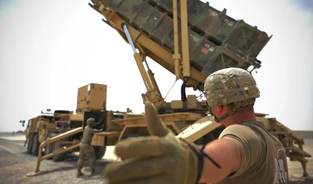 Ejército estadounidense disparó misiles durante ataque yemení a los emiratos, revela AP.