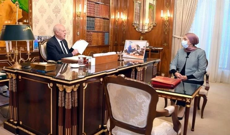 Reunión entre el Presidente tunecino, Kais Saied, y la ministra de Justicia Leila Jaffal.
