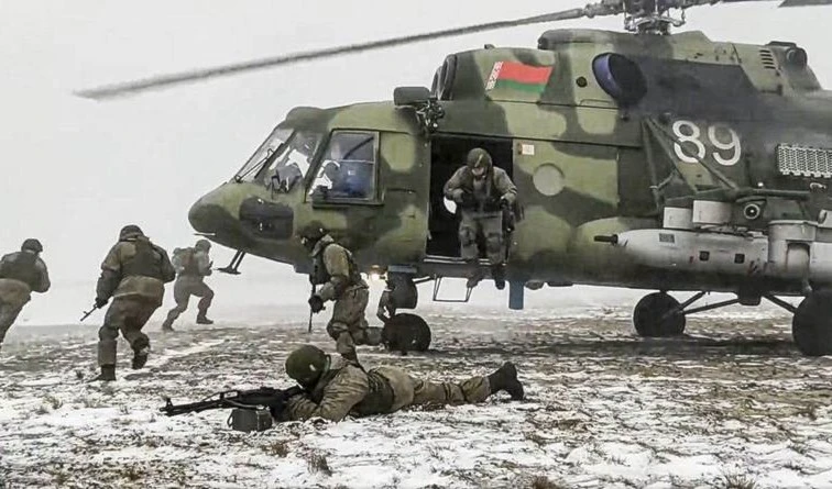 Rusia y Bielorrusia inician ejercicios conjuntos en polígonos militares bielorrusos. Rusia y Bielorrusia inician ejercicios conjuntos en polígonos militares bielorrusos.