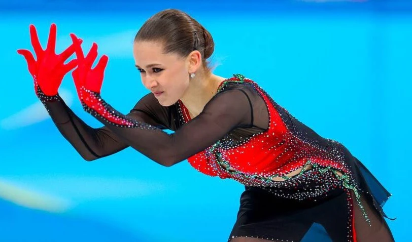 Valíeva y Scherbakova ocupan el primer y segundo lugar por el programa corto de patinaje individual en los JJ.OO.